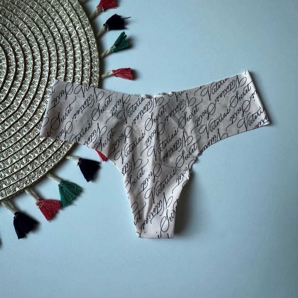 Victoria's Secret No Show Thong Panty Victoria's Secret Script Pink M NEW